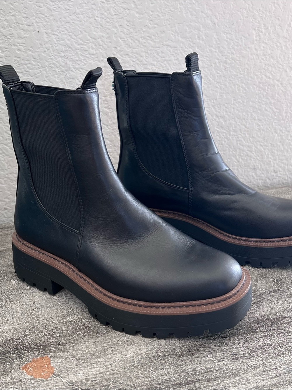 Sam Edelman Laguna Black Leather Chunky Lug Sole Chelsea Ankle Boots Size 7.5